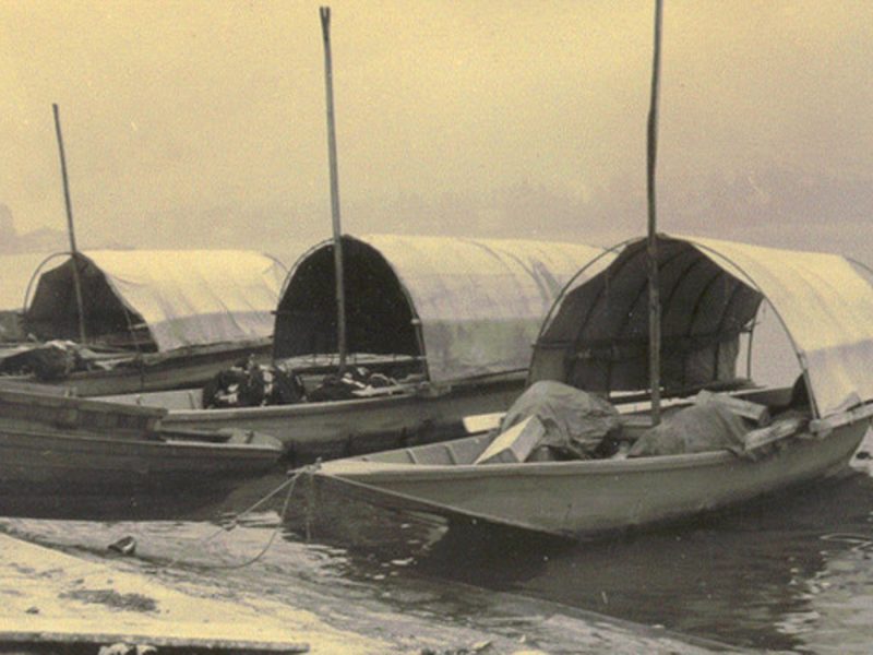 Burchielli all'isola Pescatori, 1952 (ph. archivio Paolo Zannone/Pro Loco Isola Pescatori)