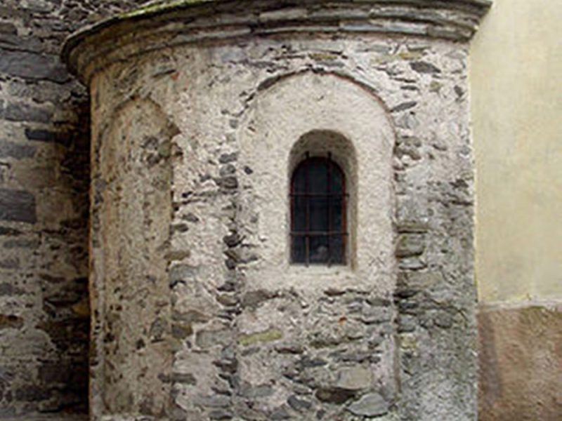 L'absidiola della cappella del battistero corrisponde all'abside della primitiva chiesetta di S. Vittore